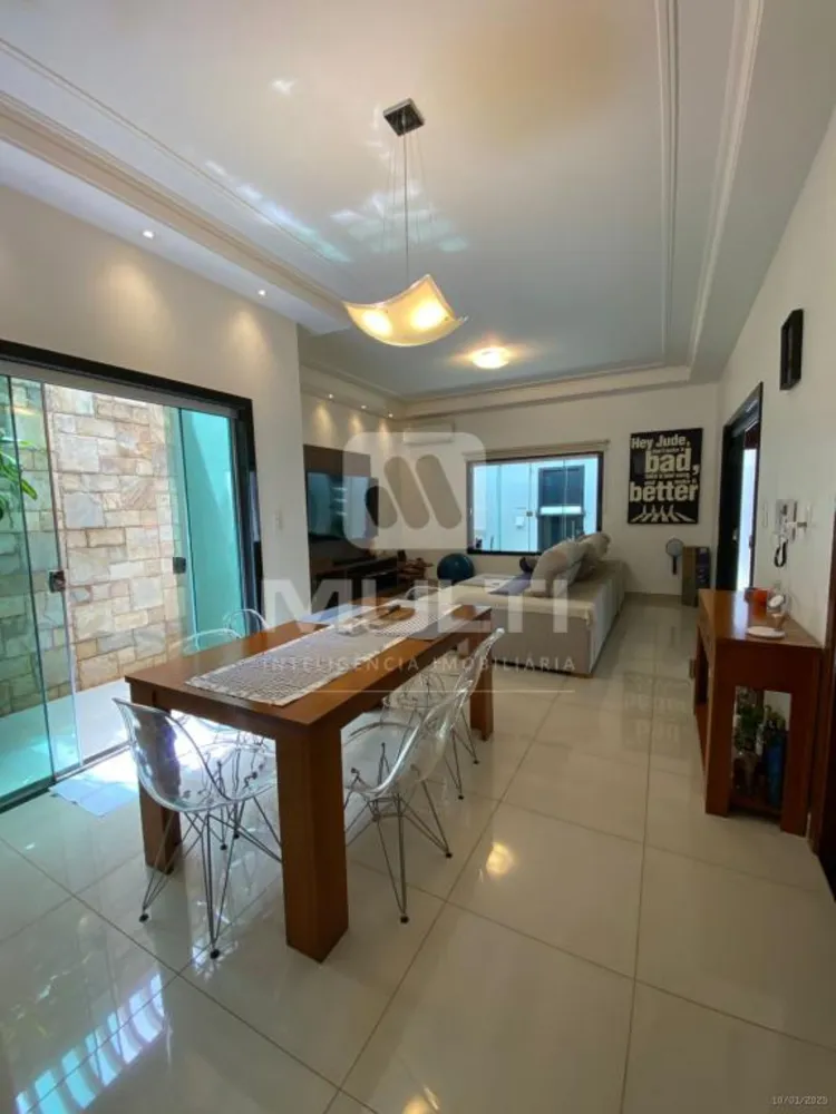 Casa, 3 quartos, 192 m² - Foto 1