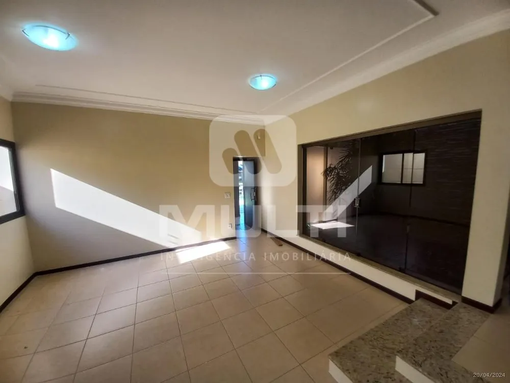 Casa, 3 quartos, 262 m² - Foto 2