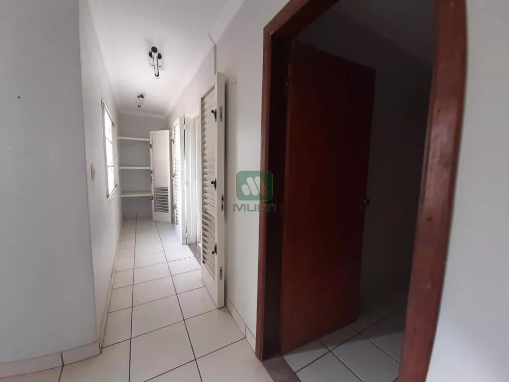 Casa à venda com 6 quartos, 297m² - Foto 14