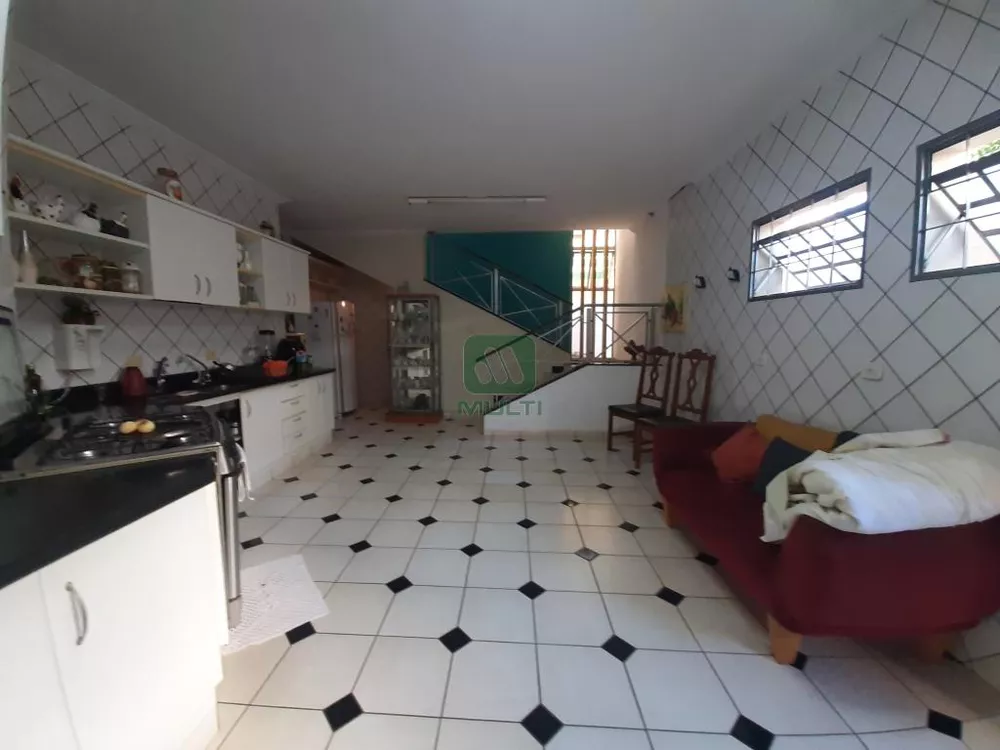 Casa à venda com 6 quartos, 297m² - Foto 8