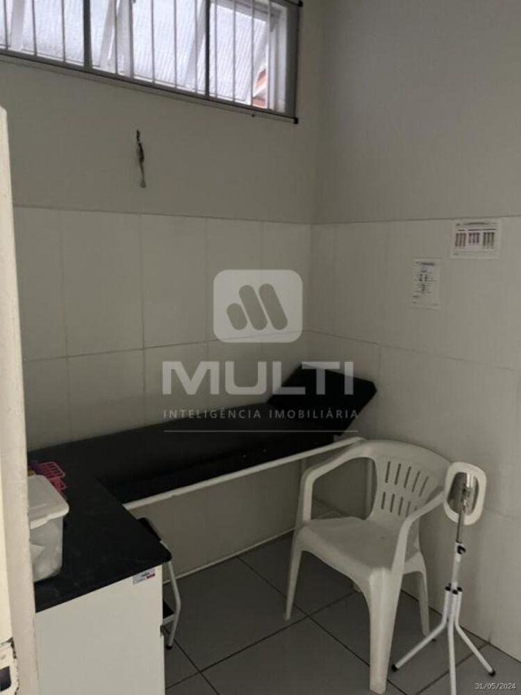Casa à venda com 3 quartos, 190m² - Foto 11