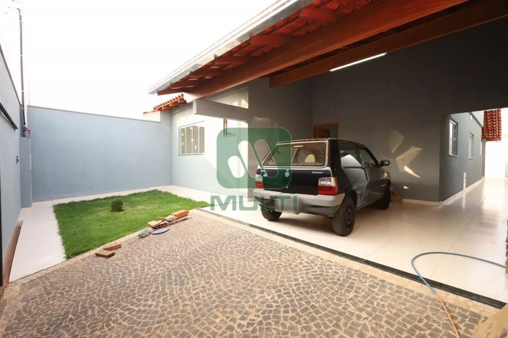 Casa à venda com 3 quartos, 150m² - Foto 1