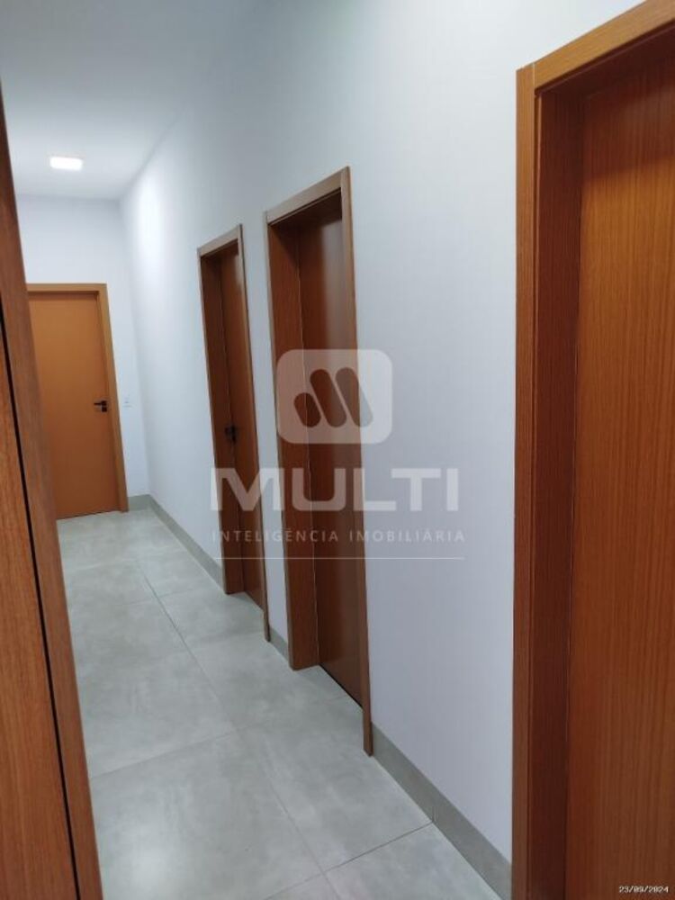Casa à venda com 3 quartos, 144m² - Foto 11