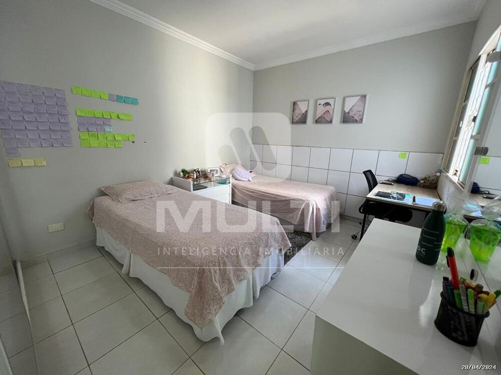 Casa, 3 quartos, 250 m² - Foto 1