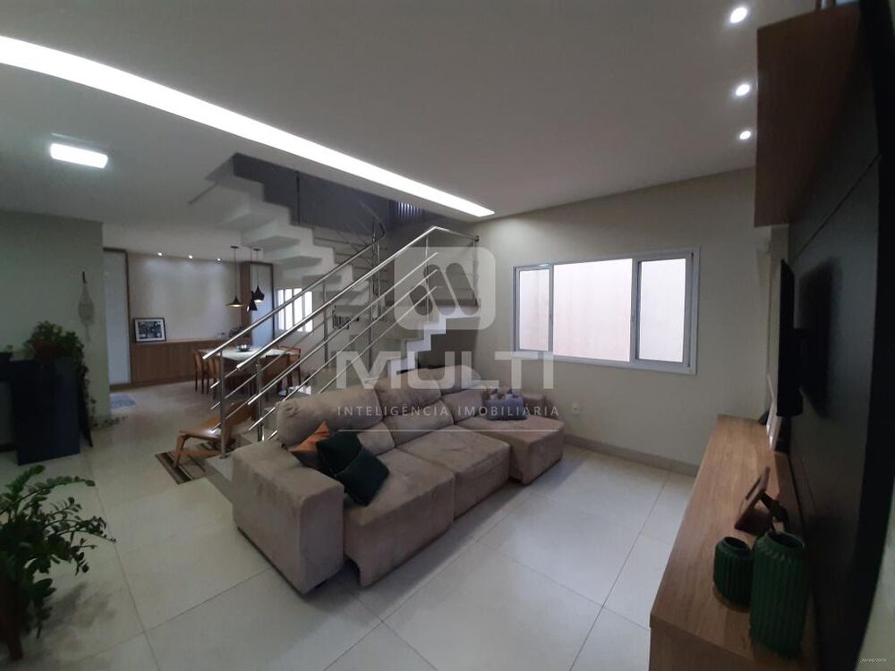 Casa, 3 quartos, 235 m² - Foto 1