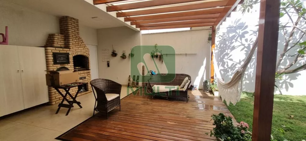 Casa à venda com 3 quartos, 168m² - Foto 6