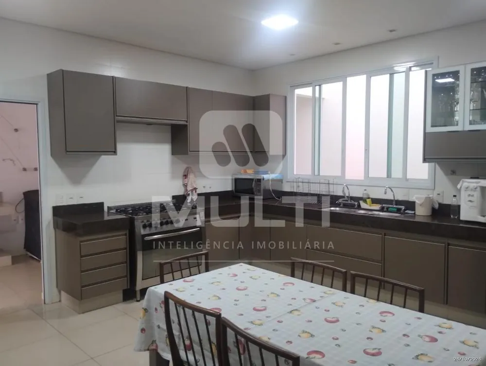 Casa, 3 quartos, 214 m² - Foto 3