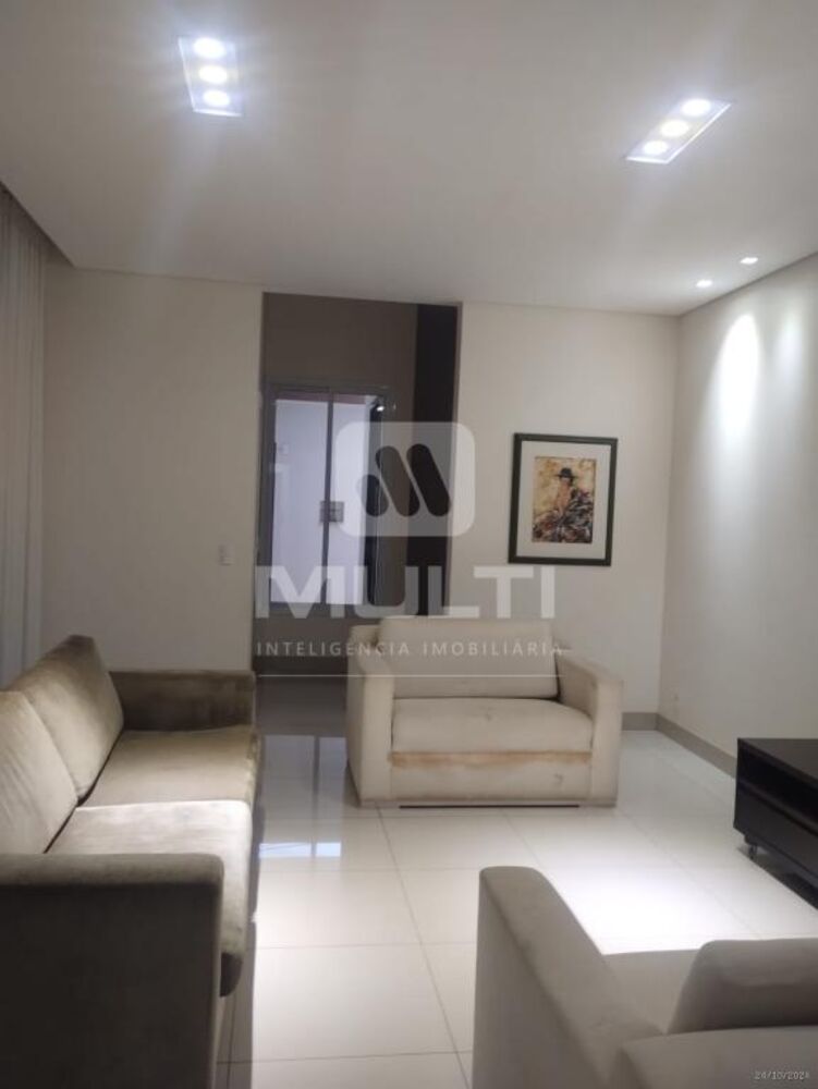Casa, 3 quartos, 214 m² - Foto 1