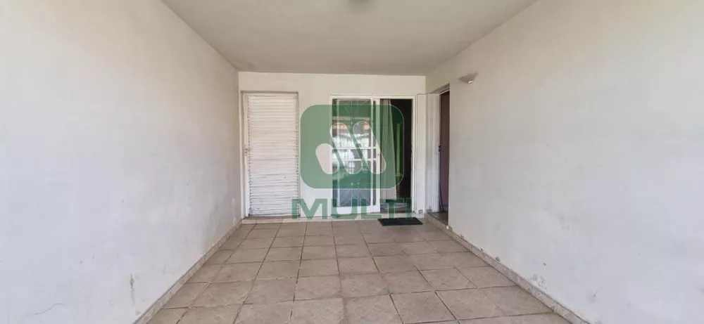 Casa à venda com 3 quartos, 250m² - Foto 2