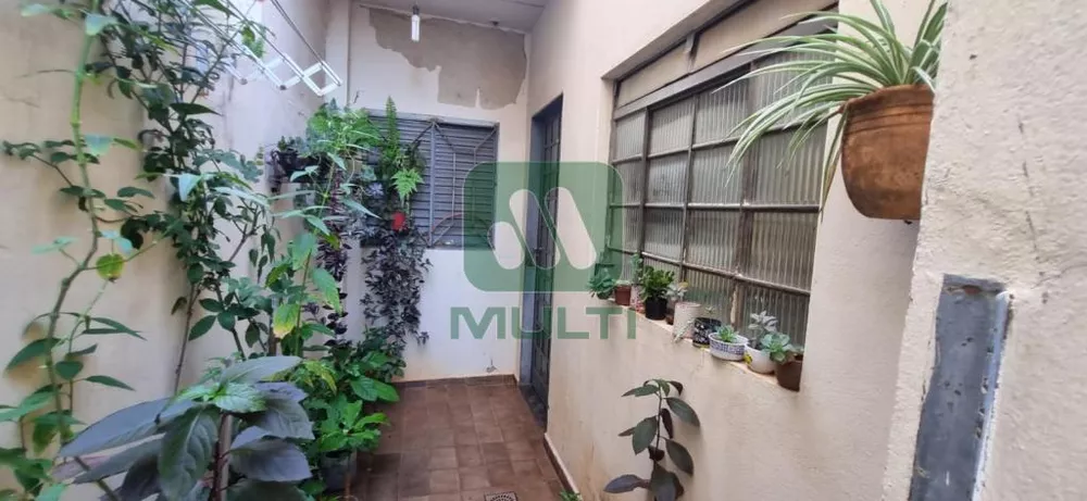 Casa à venda com 3 quartos, 250m² - Foto 12