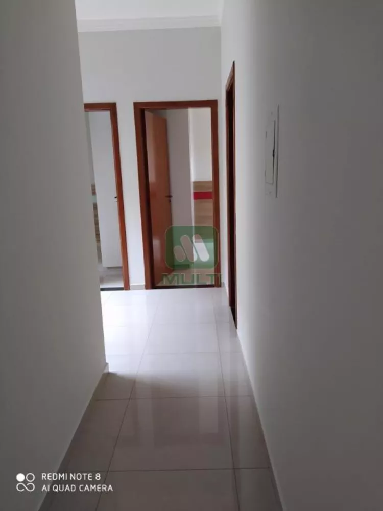 Casa à venda com 4 quartos, 200m² - Foto 3