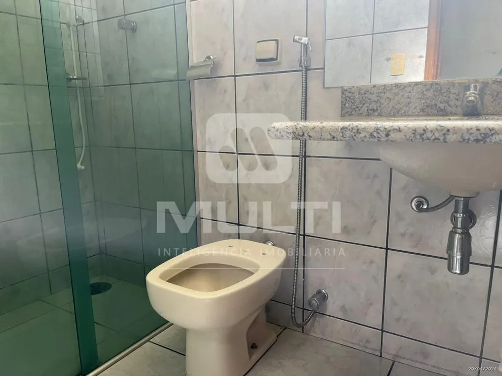 Casa, 4 quartos, 240 m² - Foto 2
