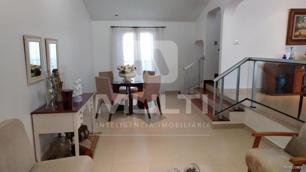 Casa à venda com 4 quartos, 341m² - Foto 2