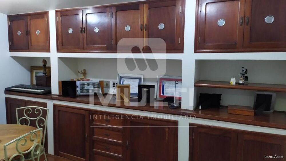 Casa à venda com 4 quartos, 341m² - Foto 9