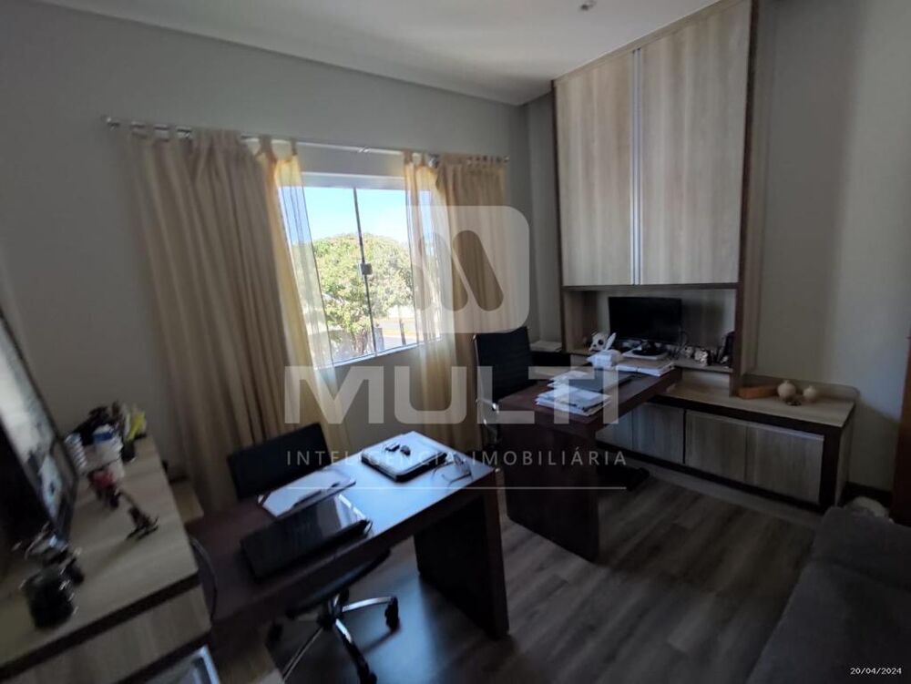 Casa à venda com 4 quartos, 289m² - Foto 18