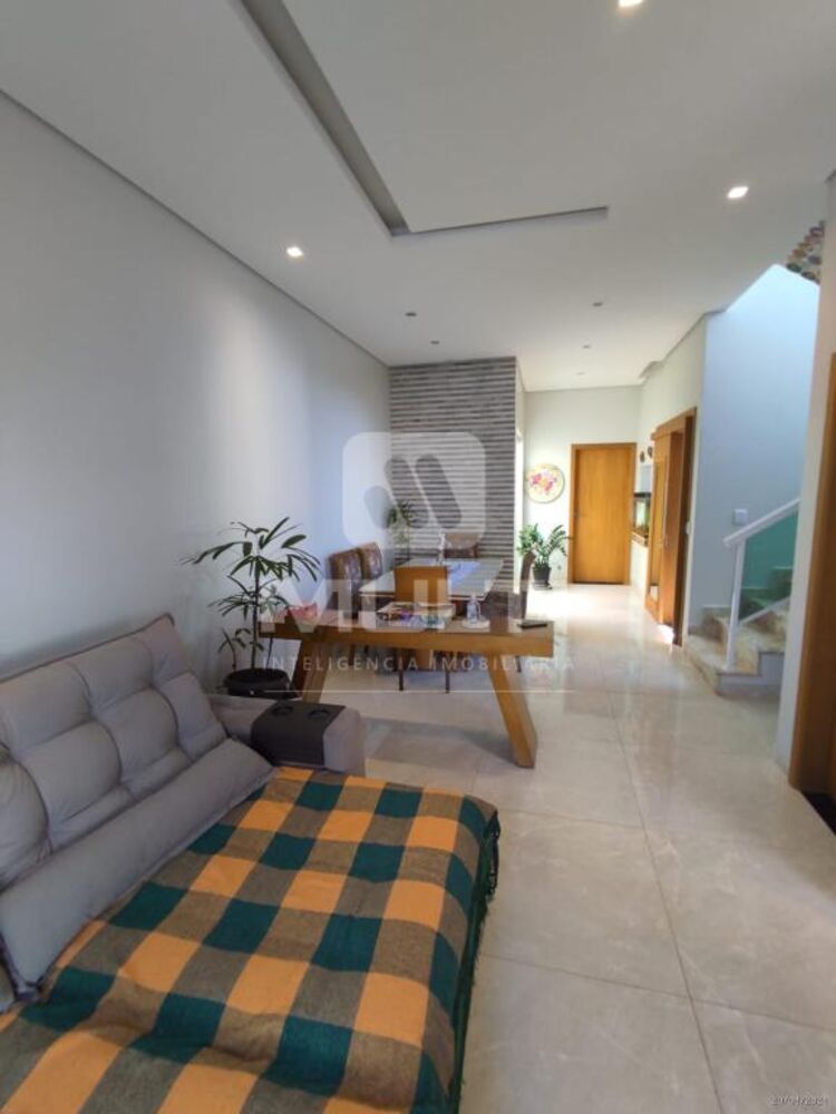 Casa à venda com 4 quartos, 289m² - Foto 2
