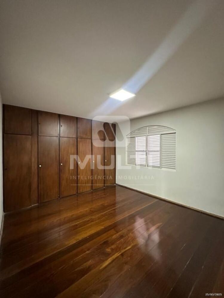 Casa, 4 quartos, 234 m² - Foto 1