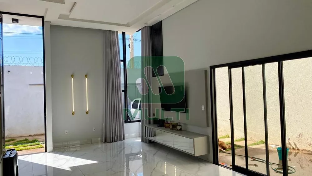 Casa à venda com 2 quartos, 97m² - Foto 2