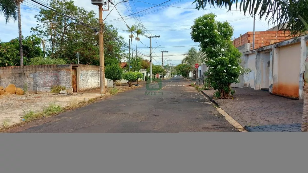 Terreno à venda com 1 quarto, 360m² - Foto 2