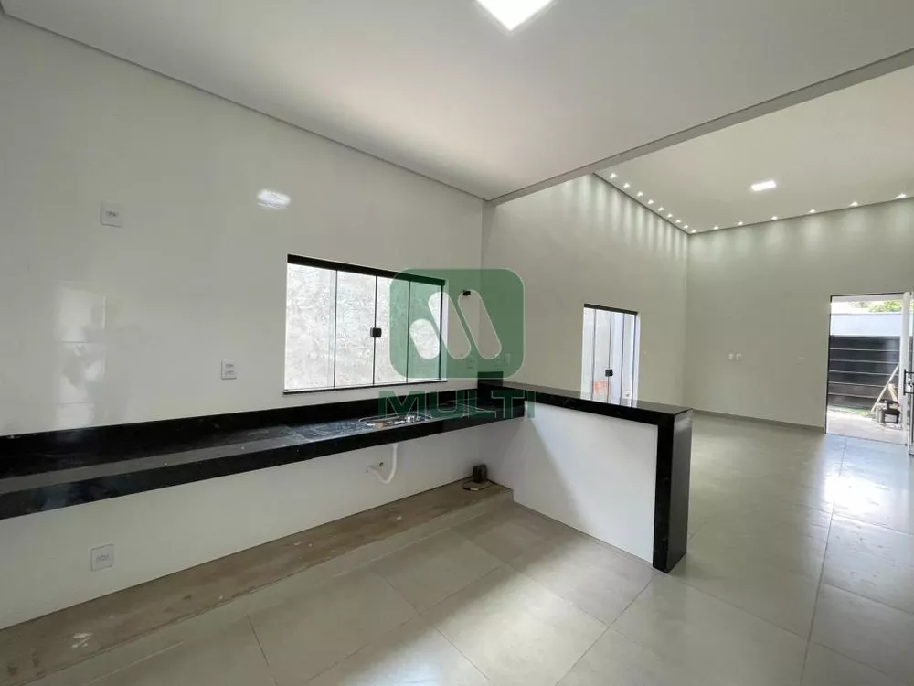 Casa à venda com 3 quartos, 130m² - Foto 3