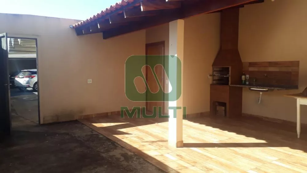 Casa à venda com 2 quartos, 70m² - Foto 11