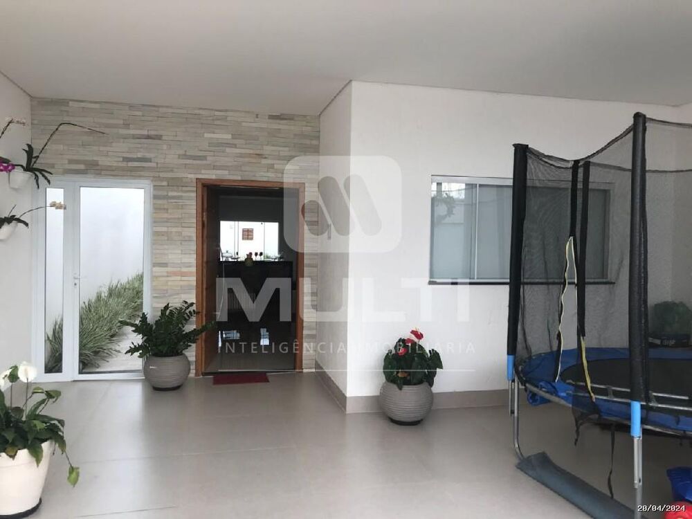 Casa, 4 quartos, 238 m² - Foto 1