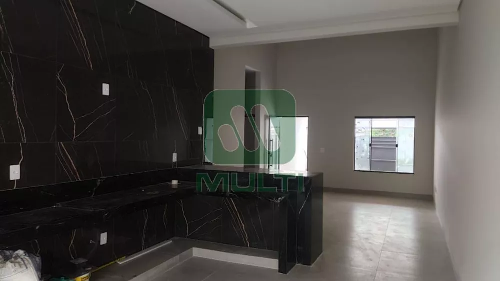 Casa à venda com 3 quartos, 150m² - Foto 2