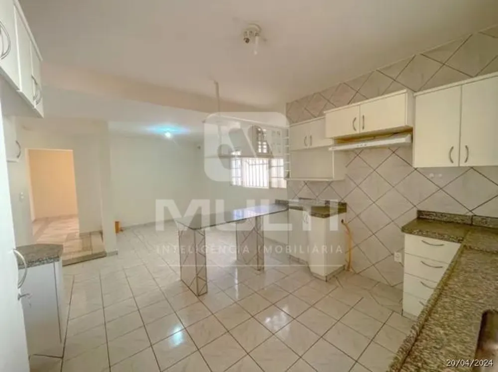 Casa, 3 quartos, 273 m² - Foto 1