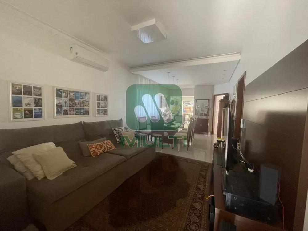 Casa de Condomínio à venda com 3 quartos, 182m² - Foto 2