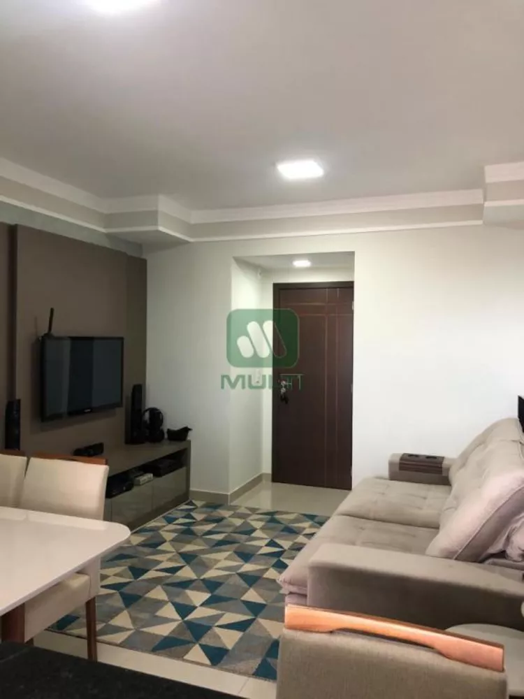 Apartamento à venda com 2 quartos, 60m² - Foto 3