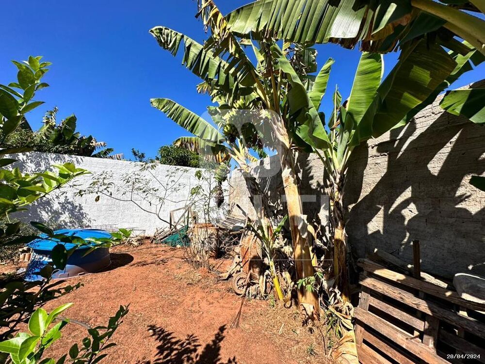 Chácara à venda com 3 quartos, 270m² - Foto 1