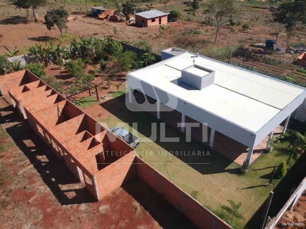Chácara à venda com 3 quartos, 270m² - Foto 2