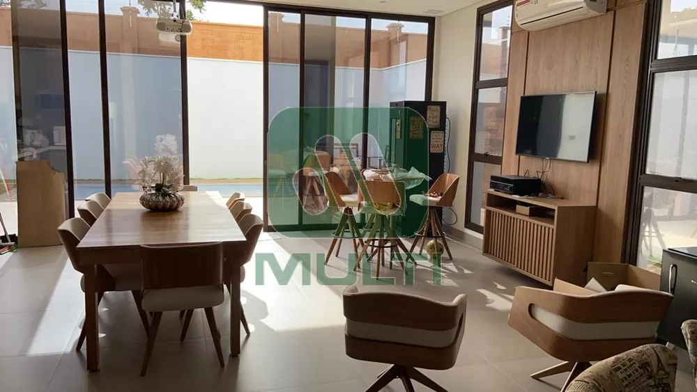 Casa de Condomínio à venda com 3 quartos, 245m² - Foto 4