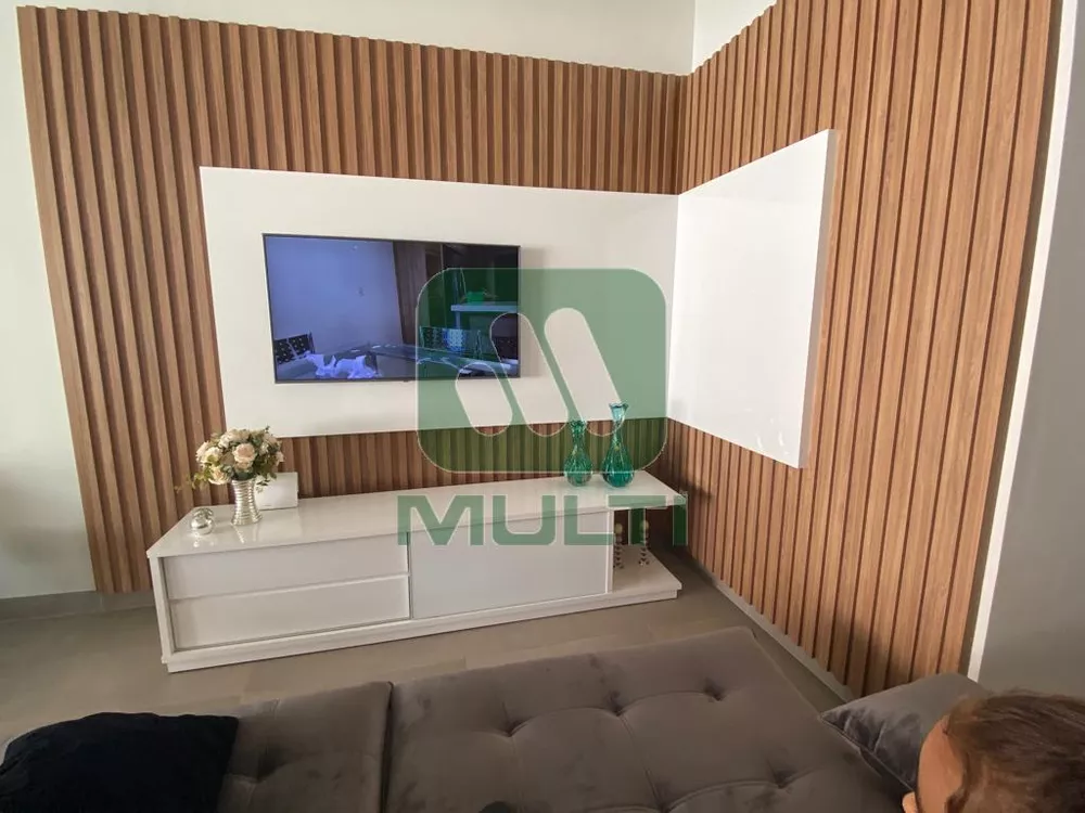 Casa de Condomínio à venda com 3 quartos, 245m² - Foto 3