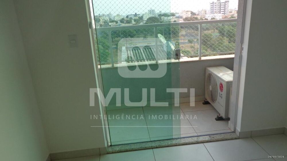 Apartamento à venda com 3 quartos, 94m² - Foto 3