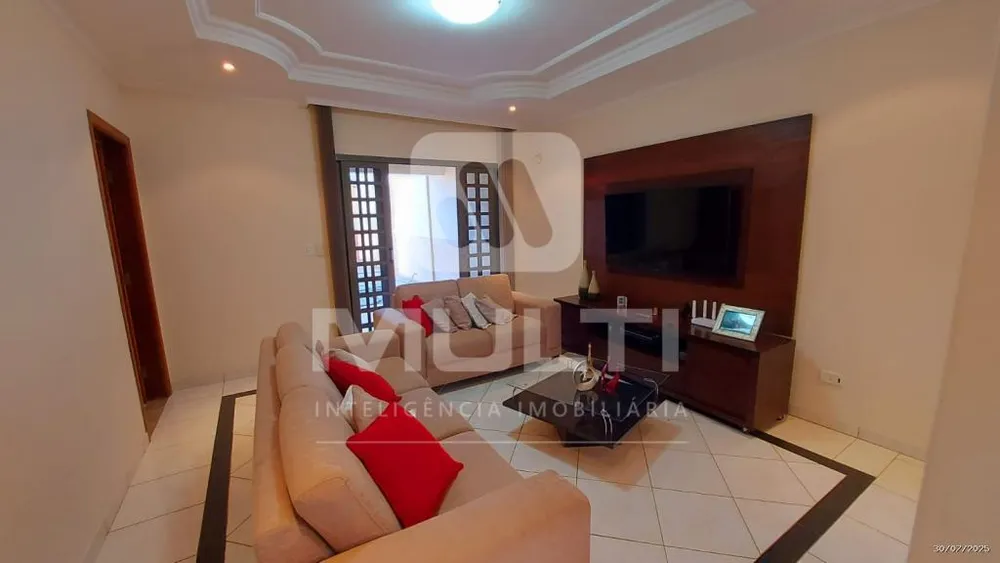 Casa, 3 quartos, 225 m² - Foto 2