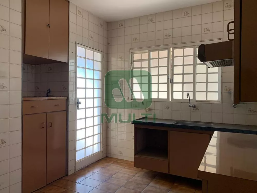 Casa à venda com 5 quartos, 157m² - Foto 7