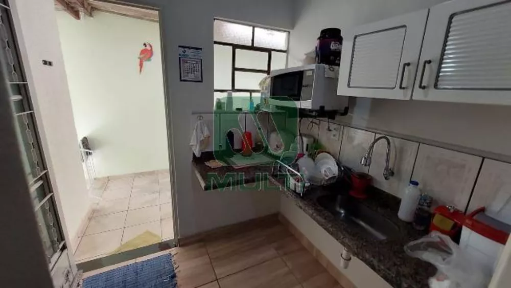 Casa à venda com 3 quartos, 250m² - Foto 4