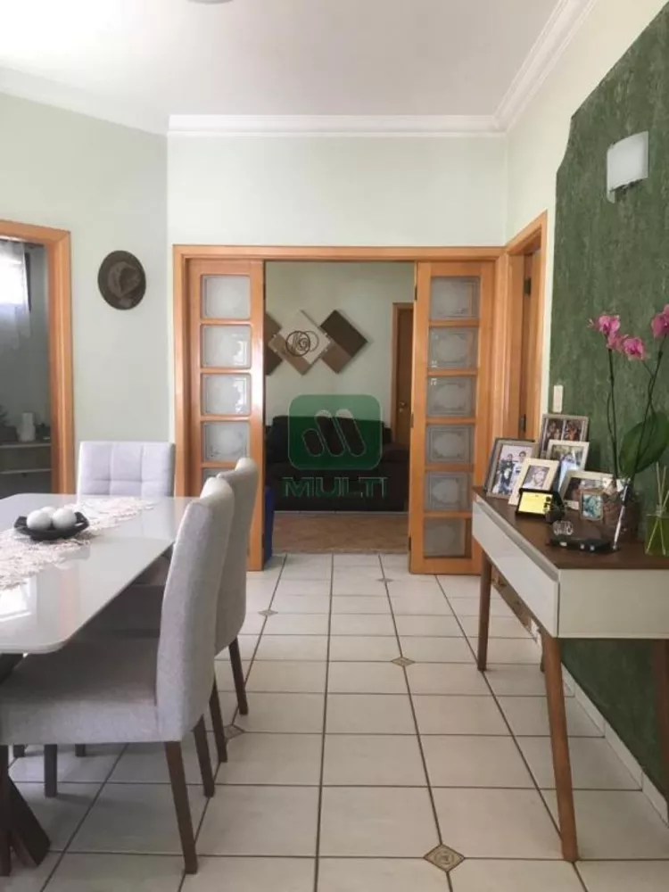 Casa à venda com 4 quartos, 250m² - Foto 4