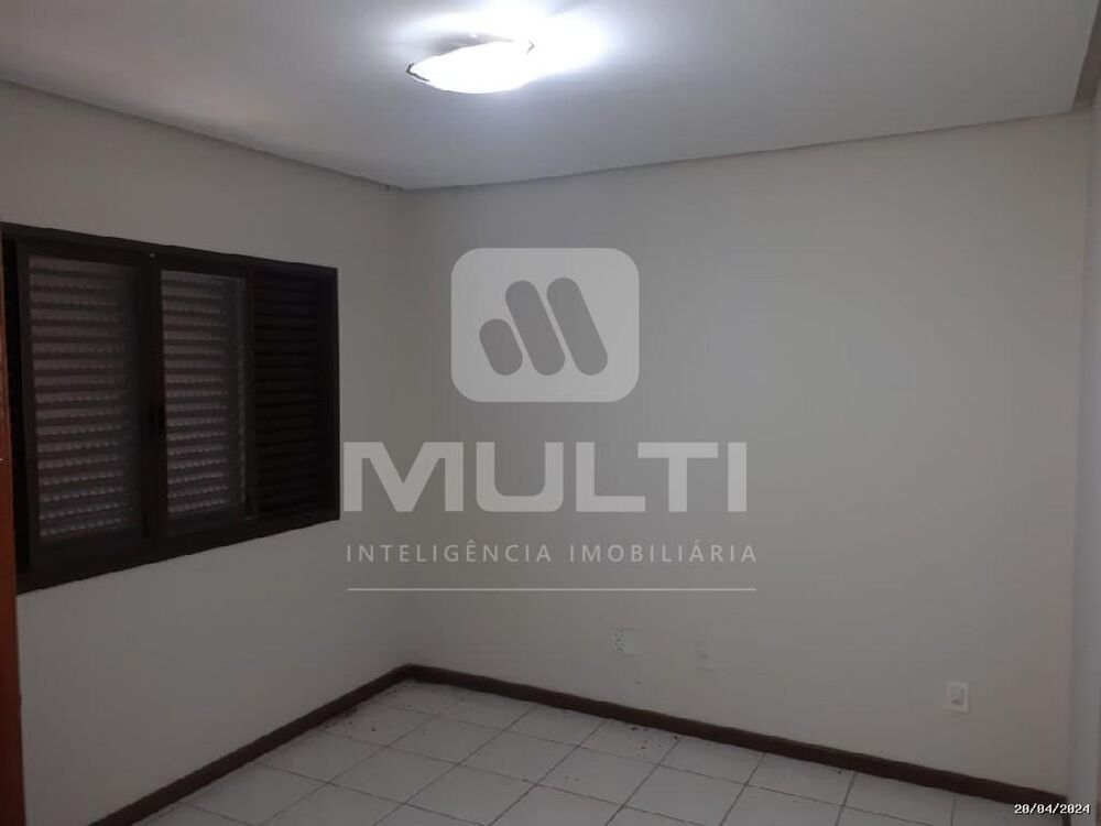 Casa, 5 quartos, 360 m² - Foto 1