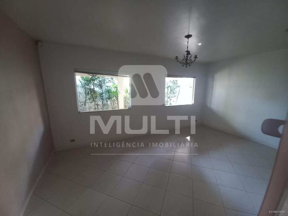 Casa à venda com 3 quartos, 232m² - Foto 8
