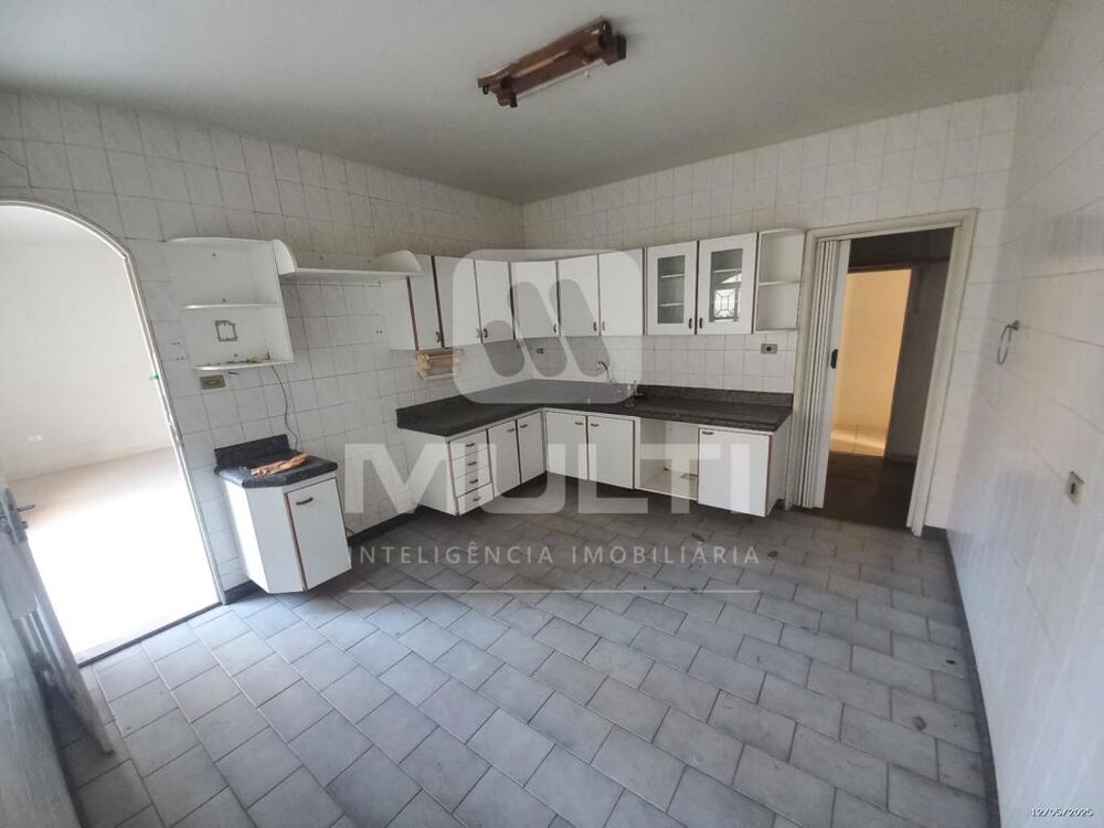 Casa à venda com 3 quartos, 232m² - Foto 17
