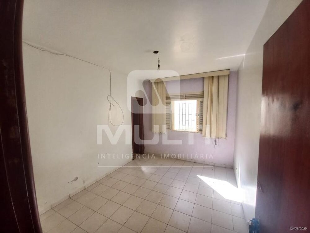 Casa à venda com 3 quartos, 232m² - Foto 12