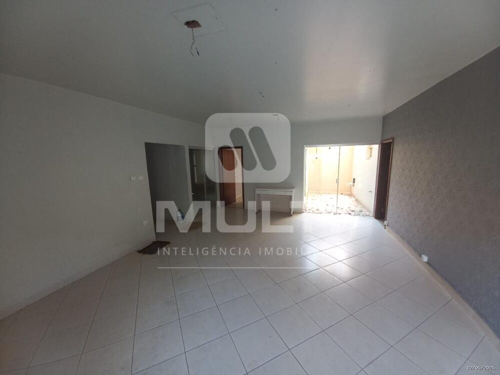 Casa à venda com 3 quartos, 232m² - Foto 4