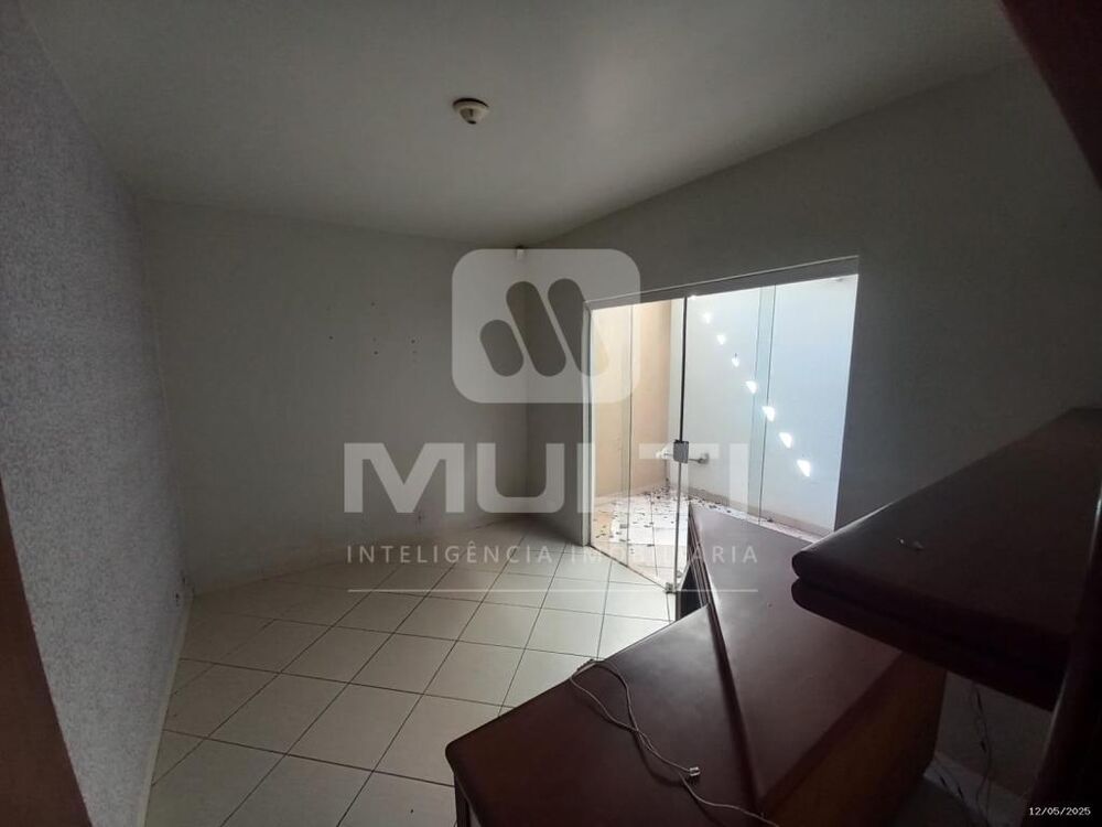 Casa à venda com 3 quartos, 232m² - Foto 6
