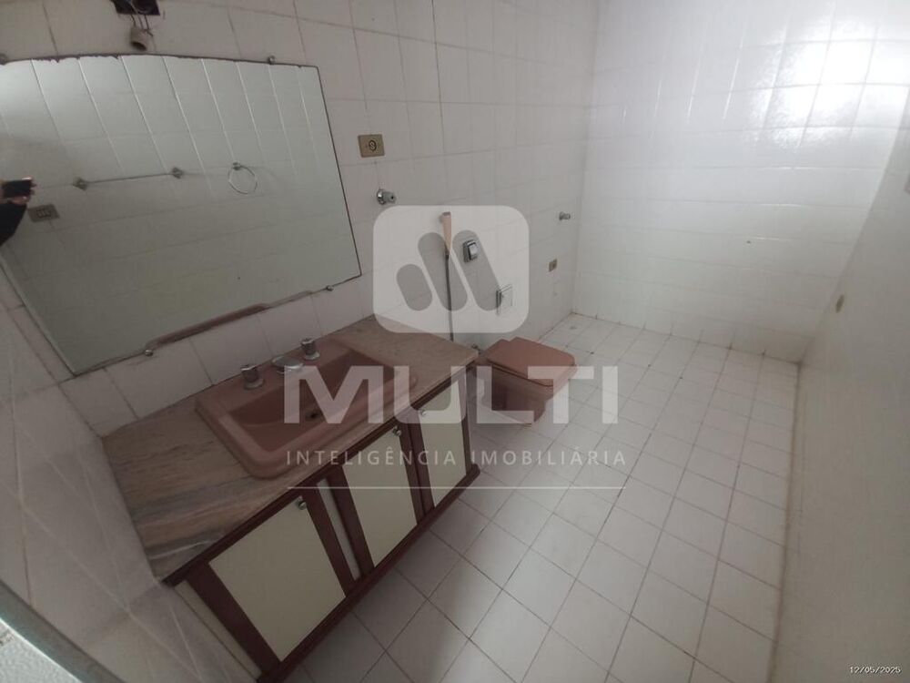 Casa à venda com 3 quartos, 232m² - Foto 14