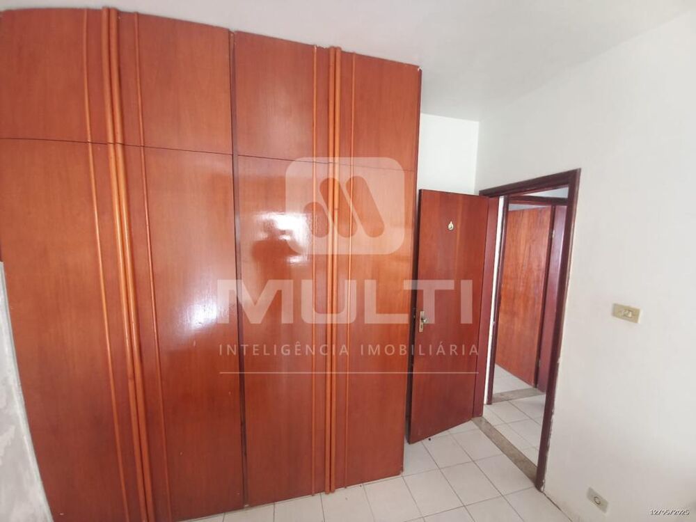 Casa à venda com 3 quartos, 232m² - Foto 15