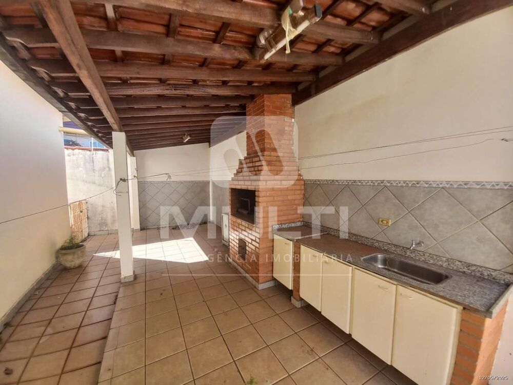 Casa à venda com 3 quartos, 232m² - Foto 18