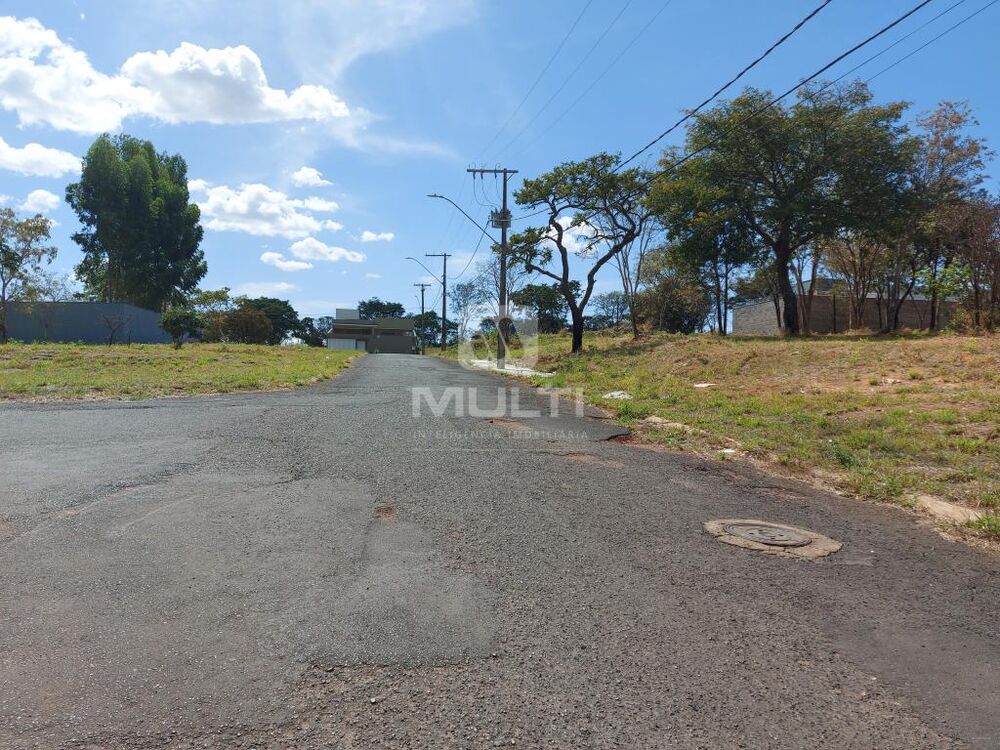 Terreno à venda com 1 quarto, 360m² - Foto 3