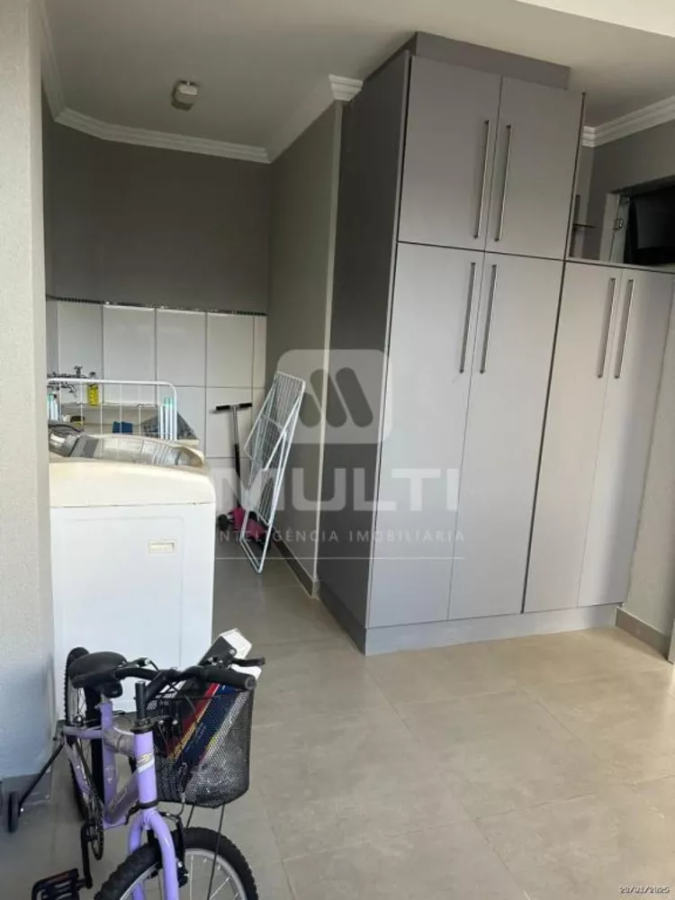 Casa, 3 quartos, 256 m² - Foto 1